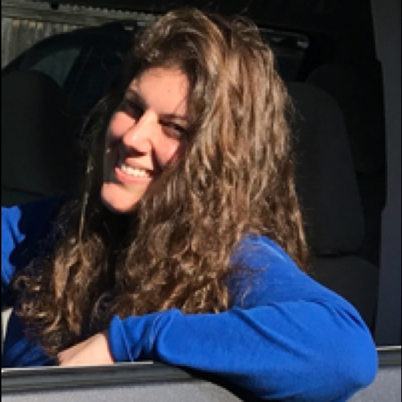 Hi! My name is Brooke and I’m sucker for all things vintage. - Picture 1 of 1